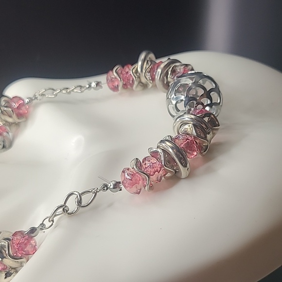 Silver tone pink beaded necklace - Picture 5 of 8